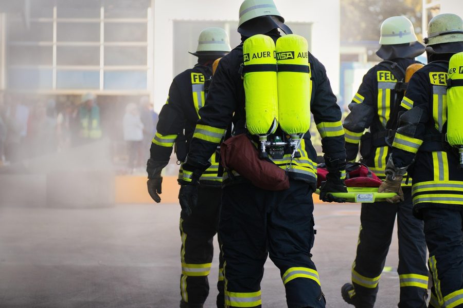 Penyemprotan Disinfektan di Gudang